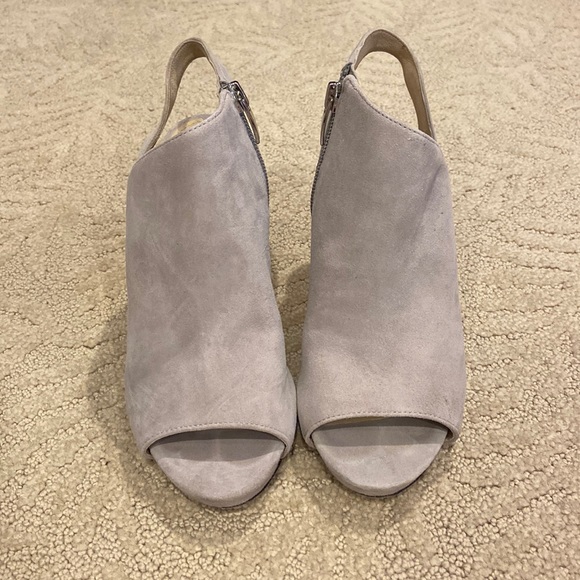 Via Spiga Gray Suede Peep Toe Heels 5M - Picture 2 of 12